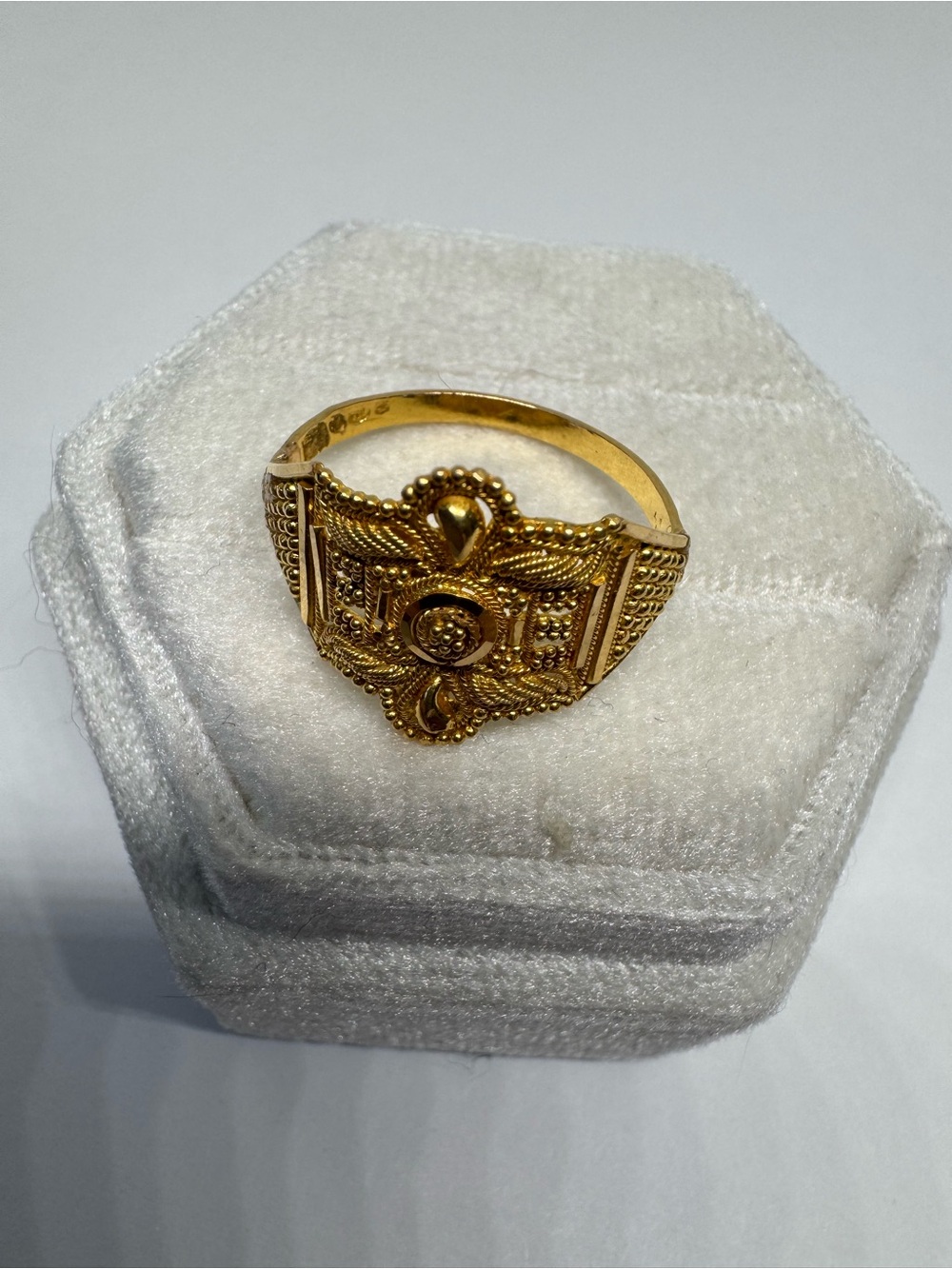 Vintage 21K Gold Ring 3.4 grams Size 8 | Solid Yellow Gold Jewelry - Picture 8 of 17